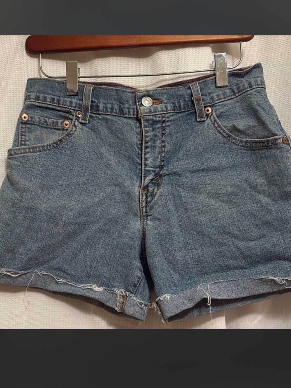 Casual Levi’s High-Rise Blue Denim Jean Shorts